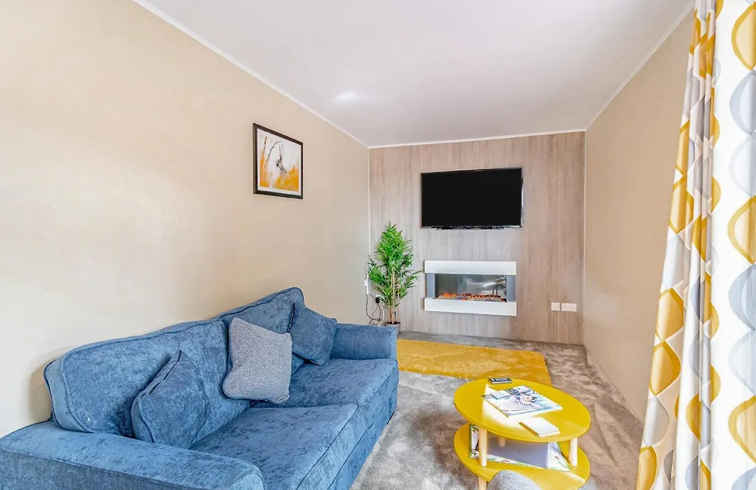 Woodland Lakes Boutique Lodges-1