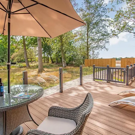 Woodland Lakes Boutique Lodges-3